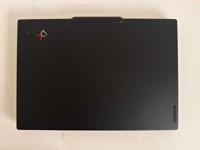Lenovo X1 Carbon Aura G14 - Intel X7 358H - 64GB RAM - 1TB Gen5 - 2.8K OLED 120Hz