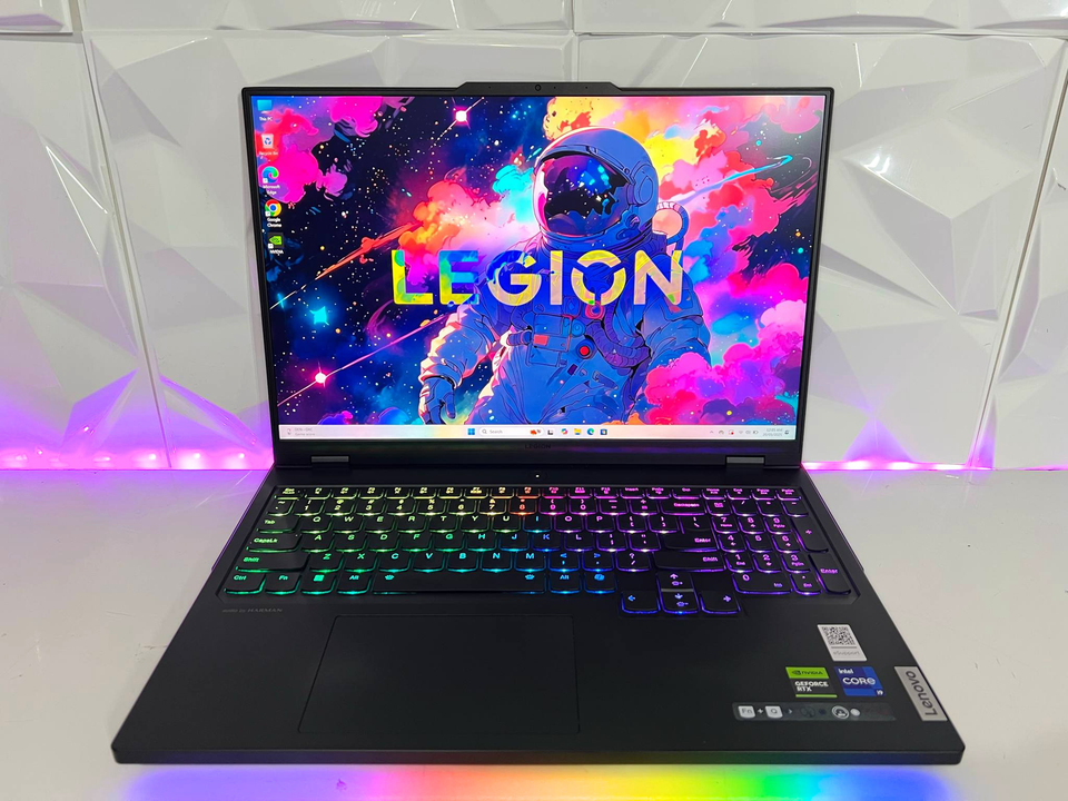 Lenovo Legion Pro 7i – i9-14900HX | 32GB | 2TB SSD | RTX 4090 | 2K 240Hz | 1Y WTY