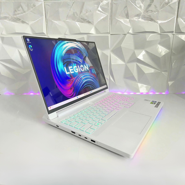 (ETA 02/07) Lenovo Legion 7i – Ultra 9 275HX / 32GB RAM / 1TB SSD / RTX 5070 / OLED 165Hz / 1Y