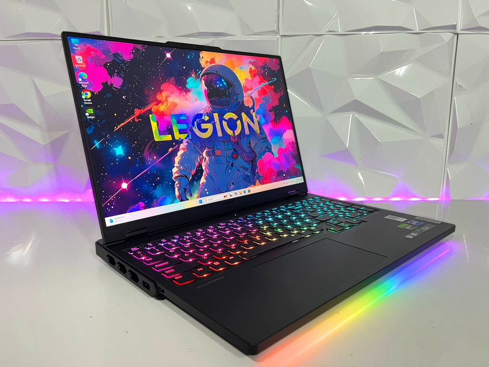Lenovo Legion Pro 7i – i9-14900HX | 32GB | 2TB SSD | RTX 4090 | 2K 240Hz | 1Y WTY