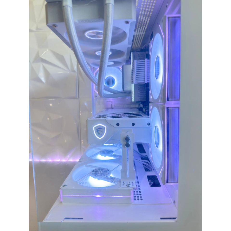 AURORA S GAMING & AI PC - RTX 5070 Ti WHITE - R7-9800X3D - 64GB RAM - 2TB SSD