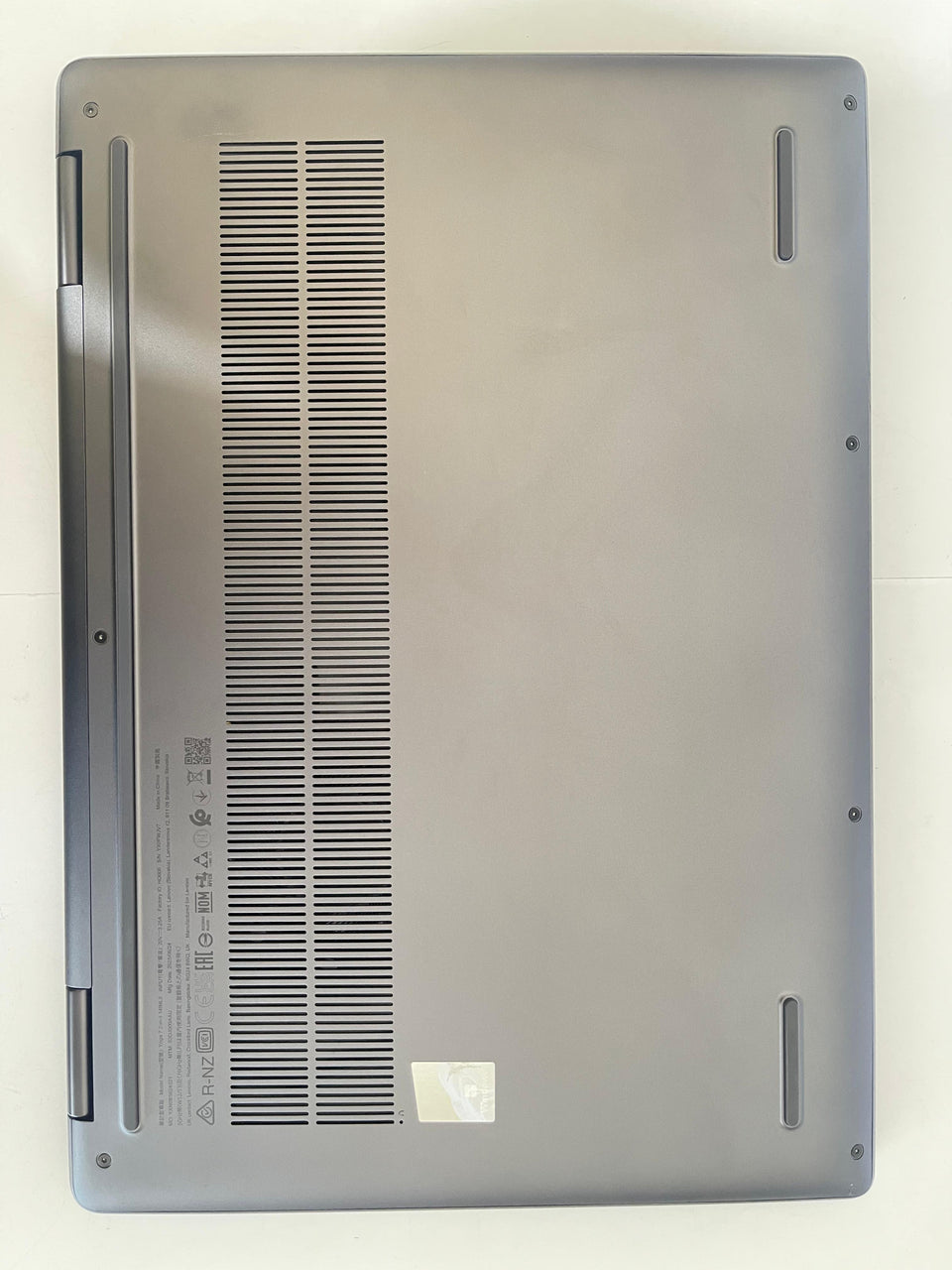 Lenovo Yoga 7 2in1 TS - Ultra 5 135H - 16GB RAM - 512GB SSD - OLED Display