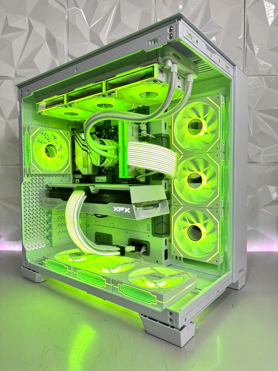 CONSTELLAR SNOW III PC - Ryzen 7-9800X3D - RX 9070 XT 16GB - 32GB RAM - 1TB SSD