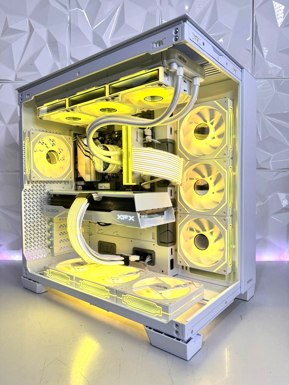 CONSTELLAR SNOW III PC - Ryzen 7-9800X3D - RX 9070 XT 16GB - 32GB RAM - 1TB SSD