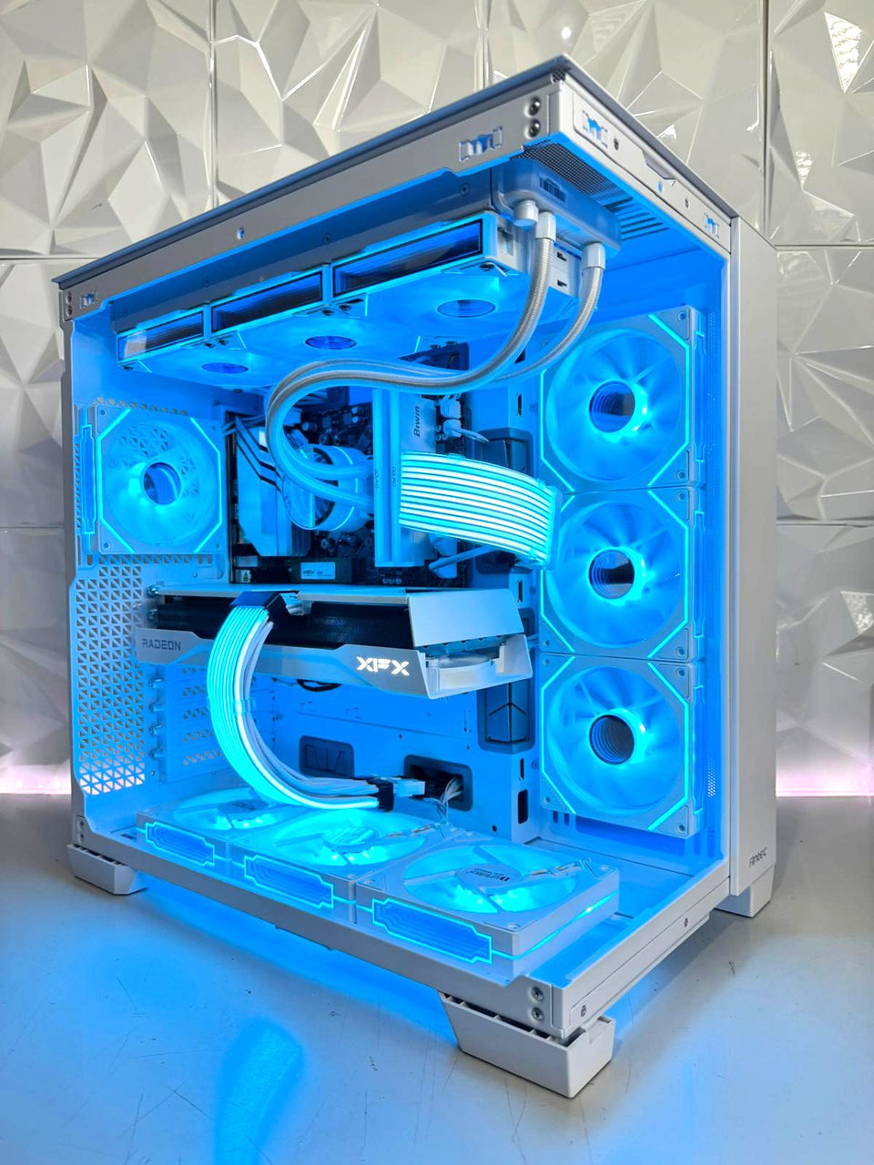 CONSTELLAR SNOW III PC - Ryzen 7-9800X3D - RX 9070 XT 16GB - 32GB RAM - 1TB SSD