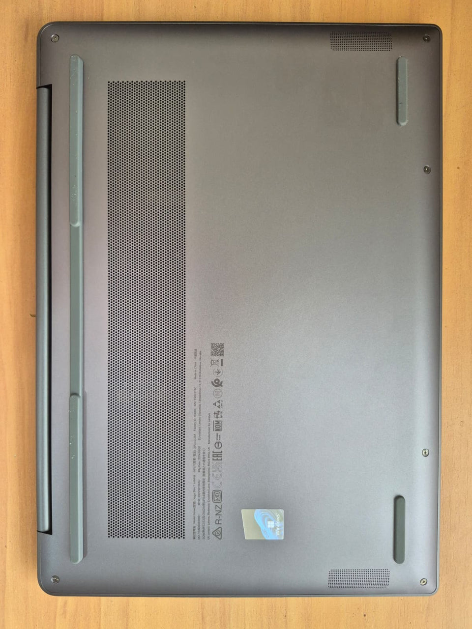 Lenovo Yoga Slim 7i - Intel Core Ultra 7 155H - 16GB RAM - 1TB SSD - OLED Display - 100% Battery