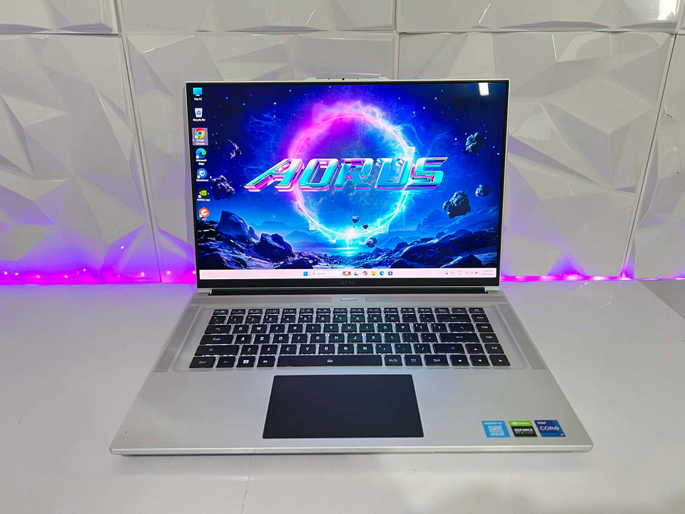 Gigabyte AERO RP86 – i7-12700H / 32GB DDR5 / 1TB Gen4 / RTX 3070Ti / 4K OLED