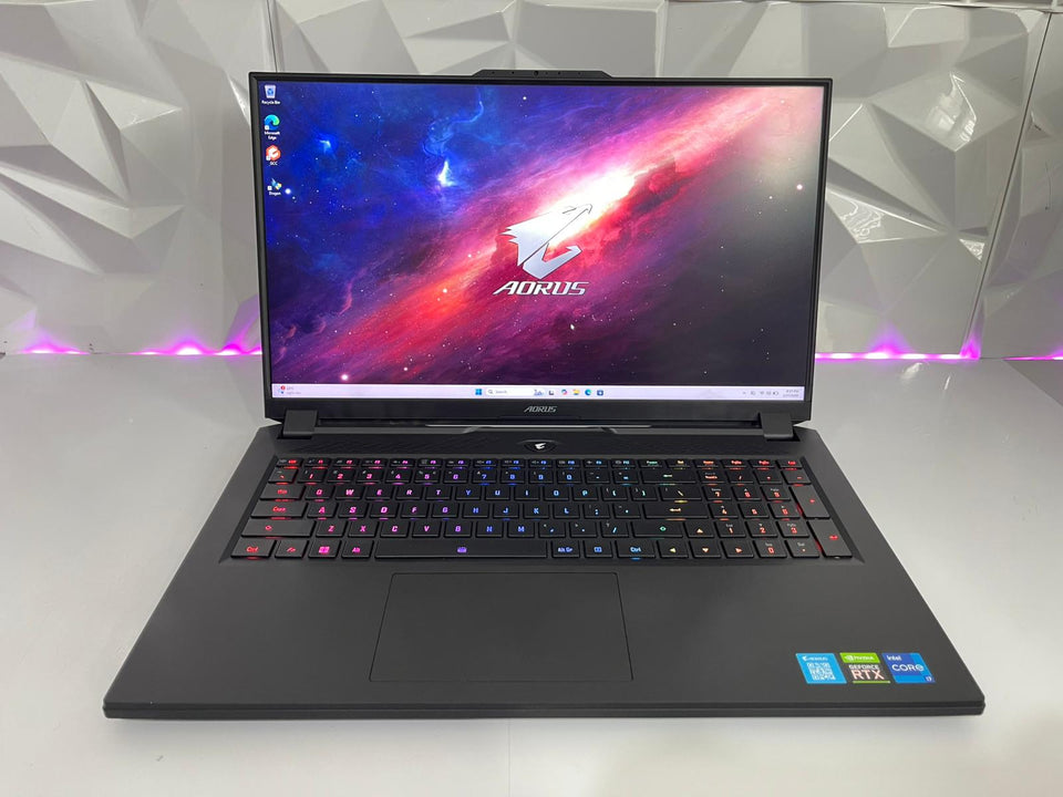 Gigabyte AORUS 17 - i7-12700H - RTX 3080 Ti 16GB - 32GB RAM - 1TB SSD - 360Hz