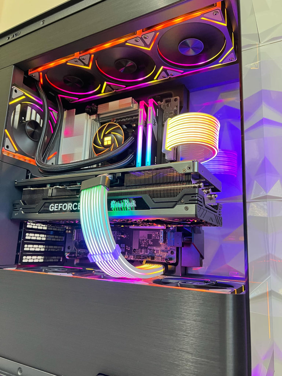PHANTEKS EVOLVE PC - RTX 5090 - RYZEN 7800X3D - 9950X3D & INTEL ULTRA