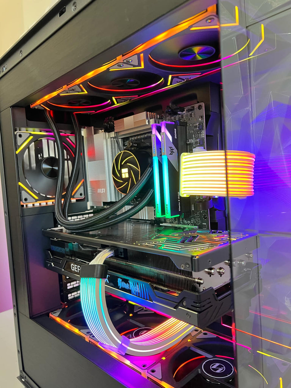 PHANTEKS EVOLVE PC - RTX 5090 - RYZEN 7800X3D - 9950X3D & INTEL ULTRA