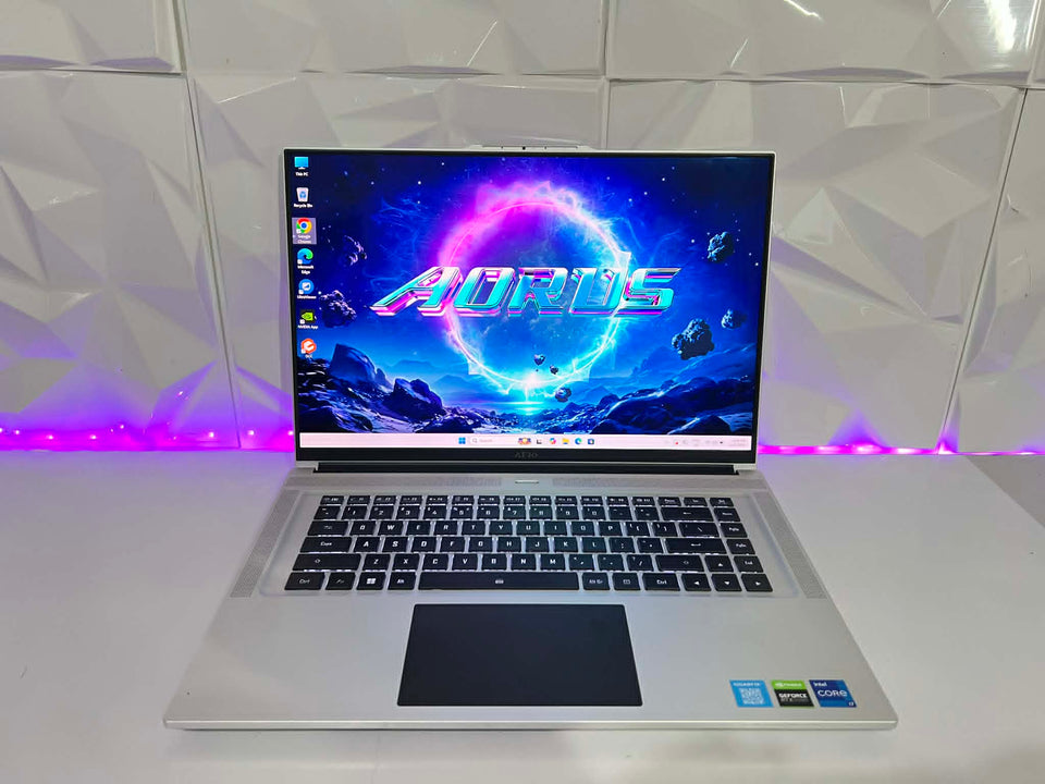 Gigabyte AERO RP86 – i7-12700H / 32GB DDR5 / 1TB Gen4 / RTX 3070Ti / 4K OLED