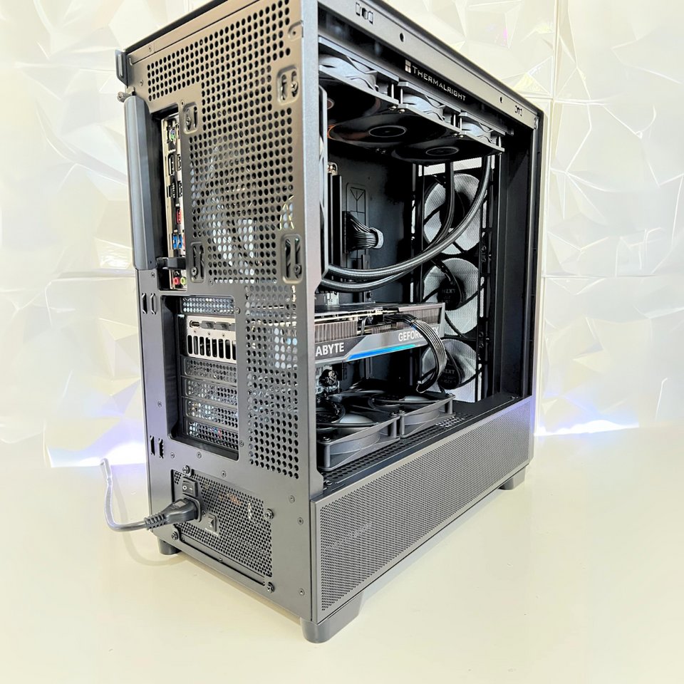 Antec Studio Pro - RTX 5070 Ti - Ultra 7 265K / Ryzen 7800X3D - 9800X3D - 7900X - 9900X3D