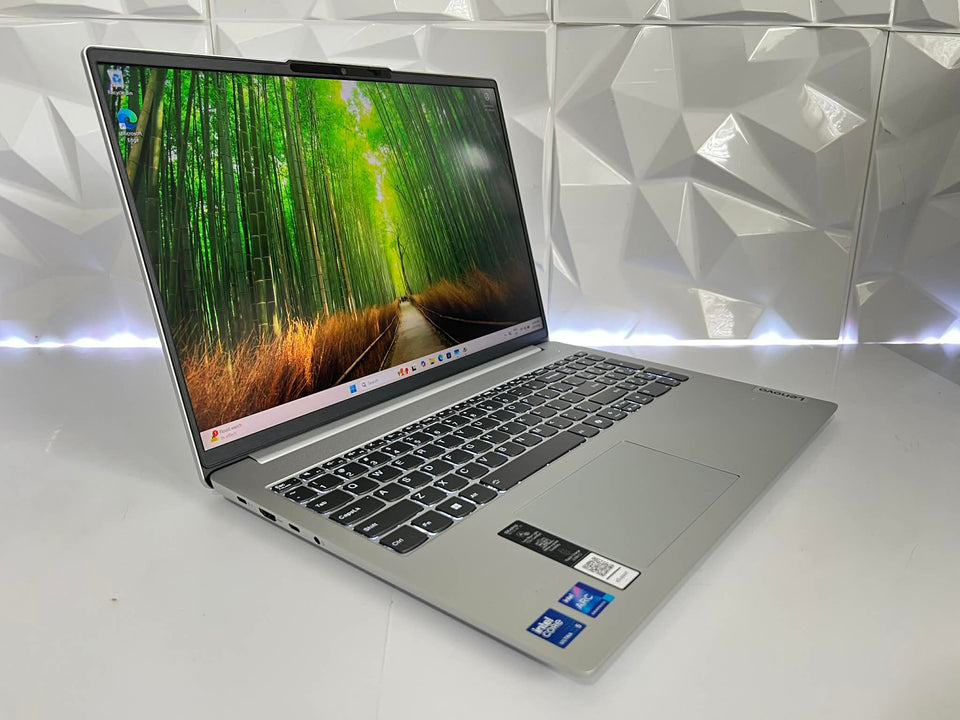 Lenovo Ideapad Slim 5i - Ultra 5 125H - 16GB 7467Mhz - 512GB SSD - FHD - 100% Battery
