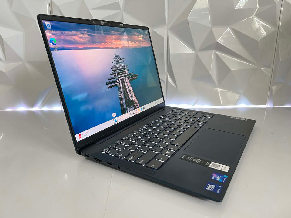 Lenovo Yoga Slim 5i Laptop - Ultra 7 155H - 32GB RAM - 1TB SSD - OLED - 100% Battery