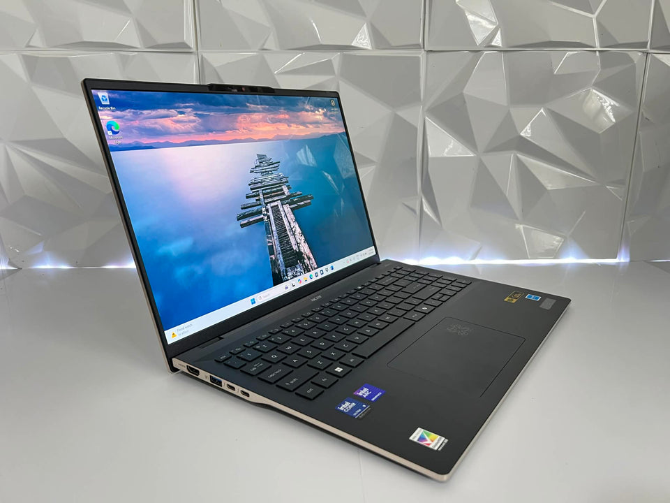 Acer Swift 16 - Ultra 9 288V - 32GB DDR5 RAM - 1TB SSD - 3K OLED 120Hz - 100% Battery