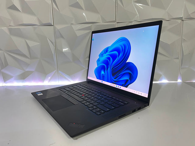Lenovo Thinkpad P1 Gen4 - i7-11850H - 64GB RAM - RTX 3070 - 1TB Gen4 - 4K IPS