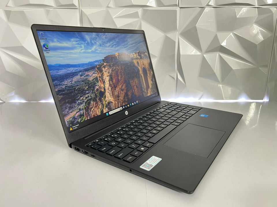 HP 15 Business Laptop - Ultra 5 120U - 16GB RAM - 256GB SSD - FHD - 100% Battery