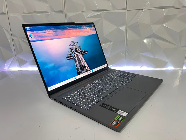 Lenovo Ideapad Pro 5 Gen 10 - Ryzen AI 7 - RTX 5050 - 32GB DDR5 - 1TB - 2.8K OLED 120Hz