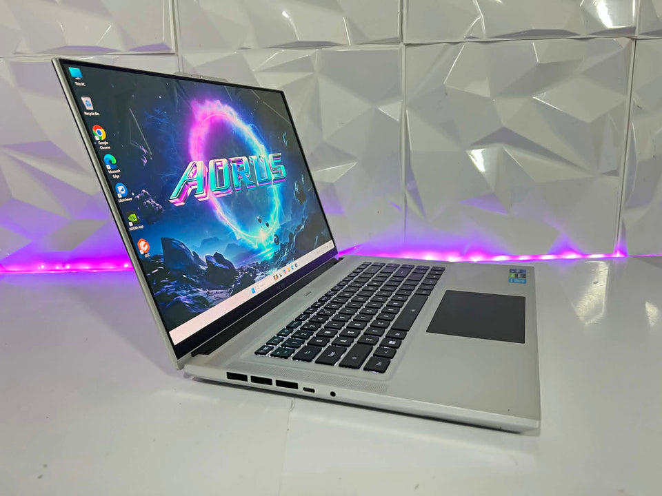 Gigabyte AERO RP86 – i7-12700H / 32GB DDR5 / 1TB Gen4 / RTX 3070Ti / 4K OLED