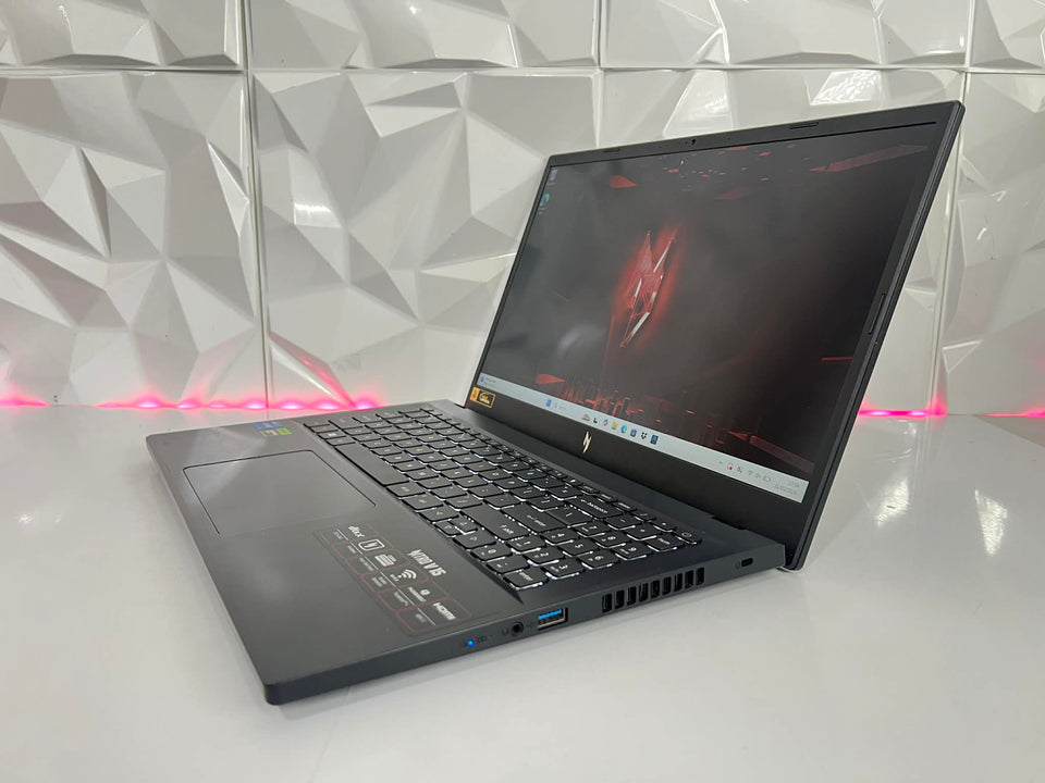 Acer Nitro V Laptop - i7-13620H - RTX 4050 6GB - 24GB DDR5 - 512GB SSD - 144Hz
