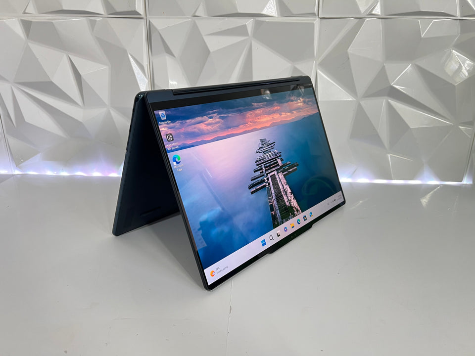 Lenovo Yoga 9i 14' Aura Edition - Ultra 7 258V - 32GB RAM - 1TB SSD - 4K OLED - 1Y WTY