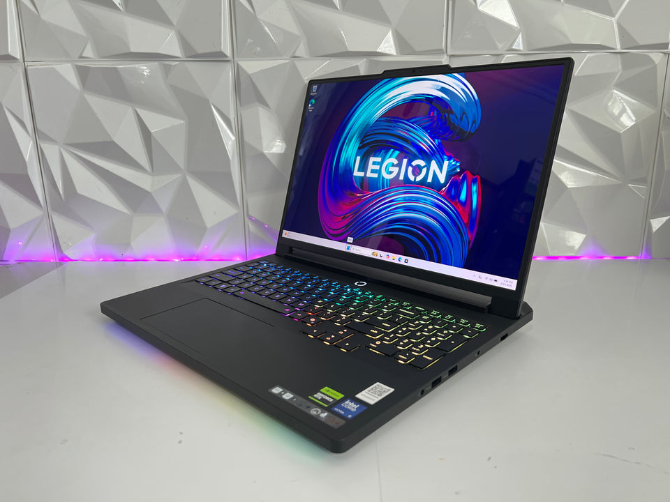 Lenovo Legion Pro 7i – U9 275HX / 32GB DDR5 / 1TB Gen5 / RTX 5090 24GB / OLED 240Hz