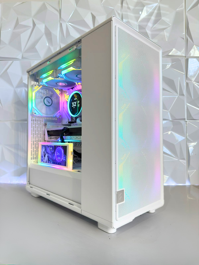 🔥TAX TIME🔥Fractal Design Epoch – RTX 5070 - Ryzen 7-9800X3D – 32GB CL28 - 1TB SSD