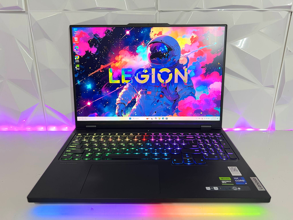 Lenovo Legion Pro 7i – i9-14900HX | 32GB | 2TB SSD | RTX 4090 | 2K 240Hz | 1Y WTY