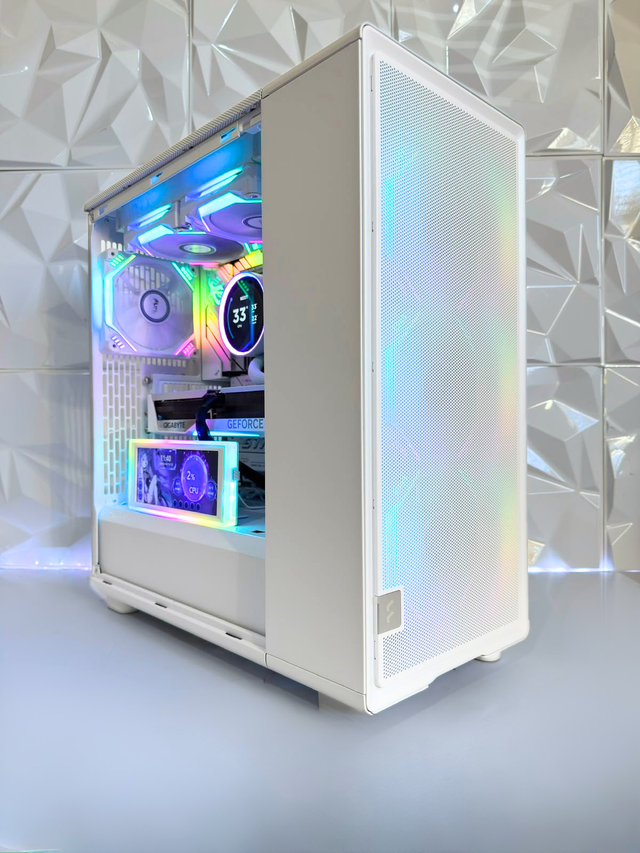 🔥TAX TIME🔥Fractal Design Epoch – RTX 5070 - Ryzen 7-9800X3D – 32GB CL28 - 1TB SSD
