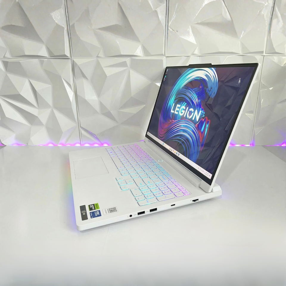 Lenovo Legion Pro 7i – Ultra 9 275HX / 32GB RAM / 1TB SSD / RTX 5070 / OLED 240Hz / 1Y