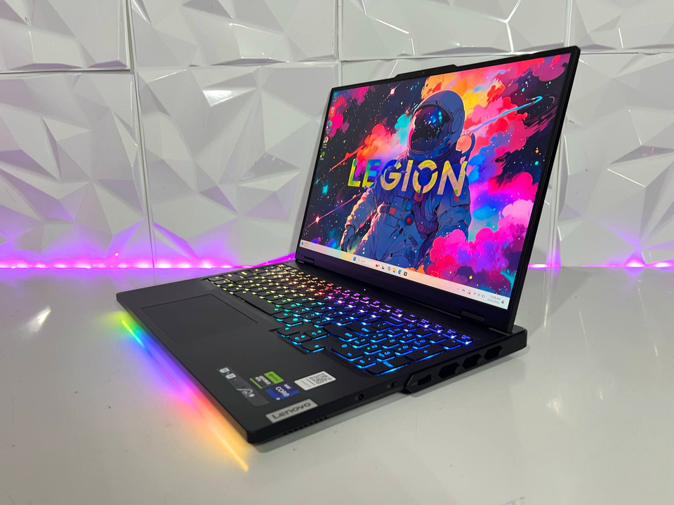 Lenovo Legion Pro 7i – i9-14900HX | 32GB | 2TB SSD | RTX 4090 | 2K 240Hz | 1Y WTY