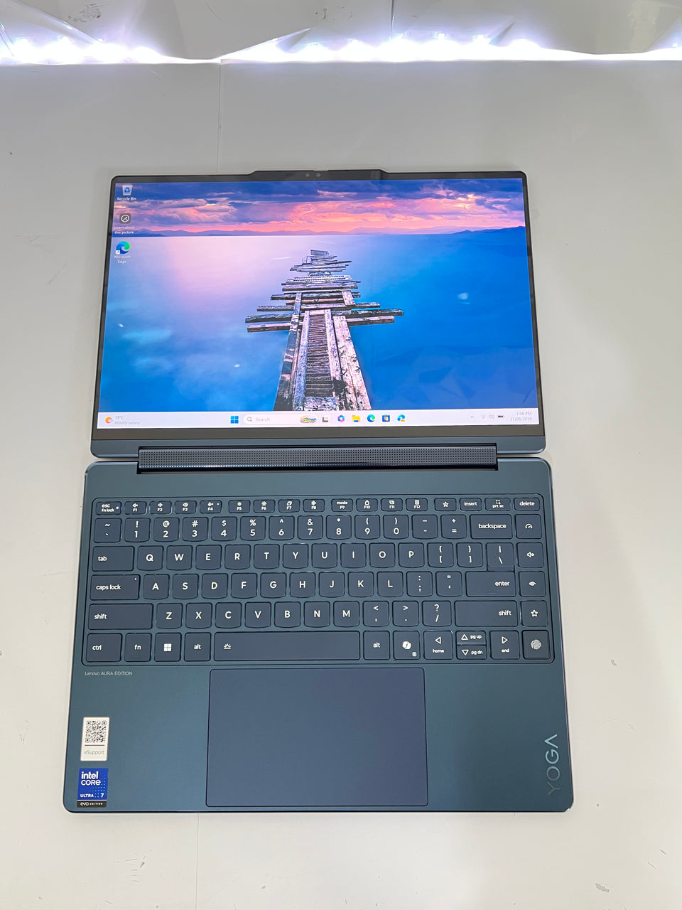 Lenovo Yoga 9i 14' Aura Edition - Ultra 7 258V - 32GB RAM - 1TB SSD - 4K OLED - 1Y WTY