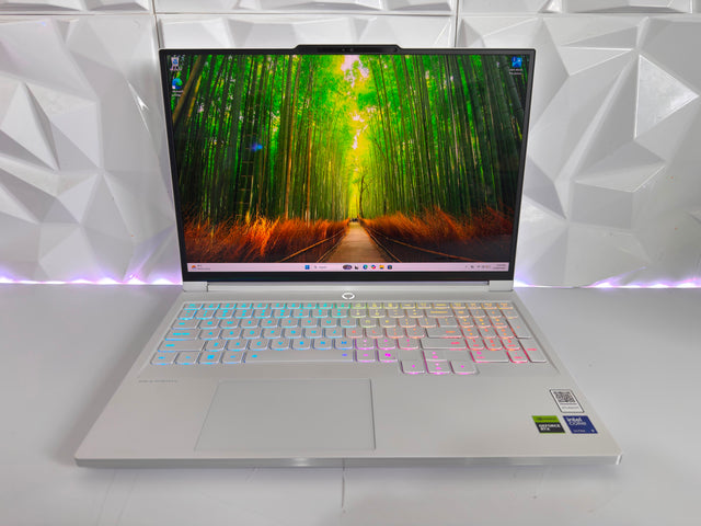 Lenovo Legion 7i – Ultra 9 275HX / 32GB RAM / 1TB SSD / RTX 5070 / OLED 165Hz / 1Y