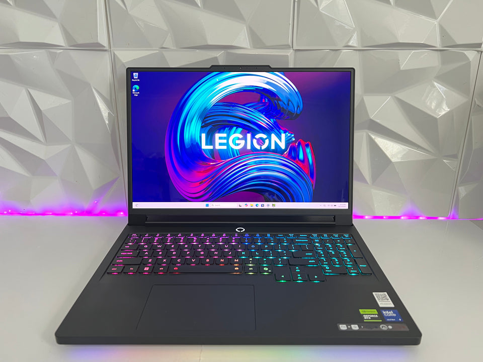 Lenovo Legion Pro 7i – U9 275HX / 64GB DDR5 / 1TB Gen5 / RTX 5090 24GB / OLED 240Hz