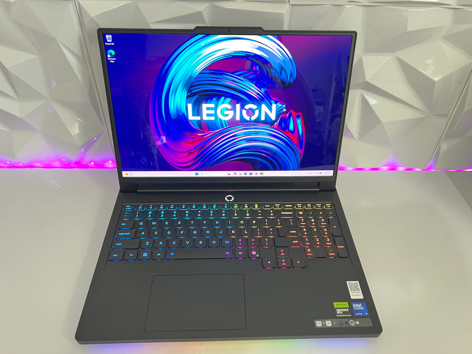 Lenovo Legion Pro 7i – U9 275HX / 32GB DDR5 / 1TB Gen5 / RTX 5090 24GB / OLED 240Hz