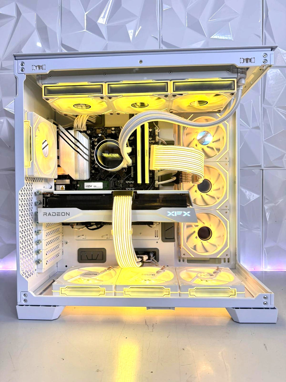 CONSTELLAR SNOW III PC - Ryzen 7-9800X3D - RX 9070 XT 16GB - 32GB RAM - 1TB SSD