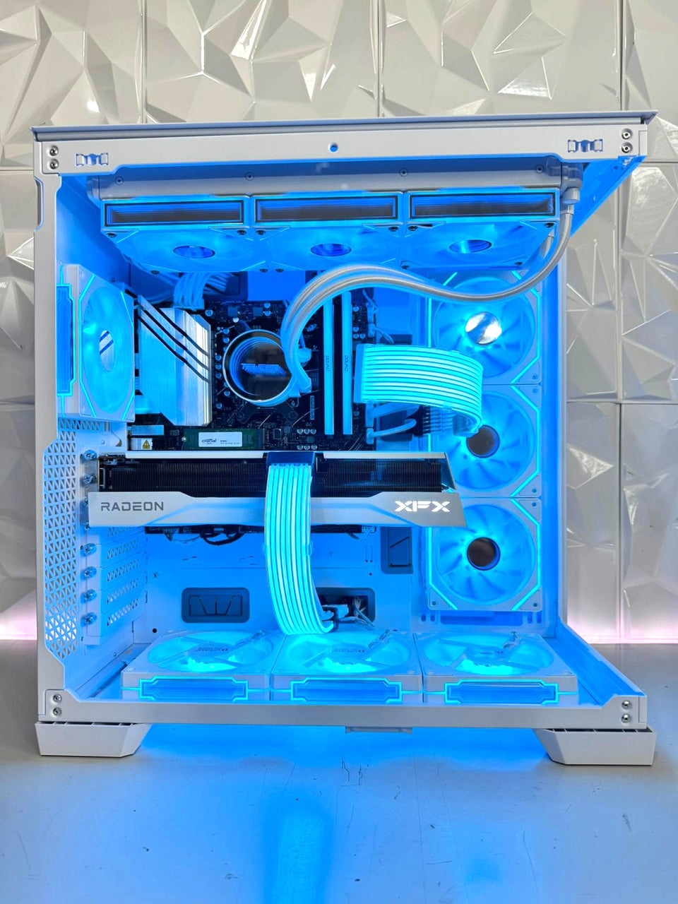 CONSTELLAR SNOW III PC - Ryzen 7-9800X3D - RX 9070 XT 16GB - 32GB RAM - 1TB SSD