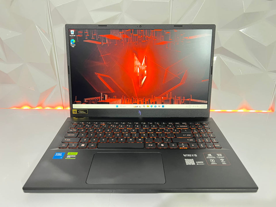 Acer Nitro V - Intel Core Ultra 5 210H - 32GB RAM - RTX 5050 8GB - 1TB SSD - 165Hz