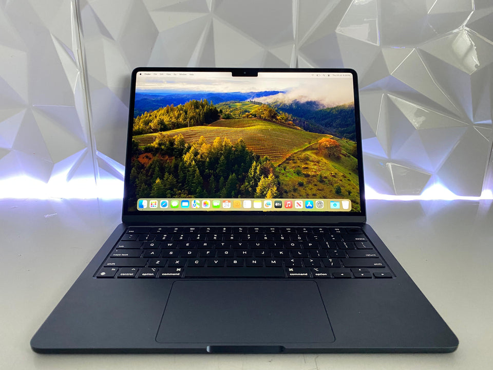 (FREE SHIP) Macbook Air 13 2024 - M3 CPU - 16GB RAM - 256GB SSD - 24 Cycles - BOX