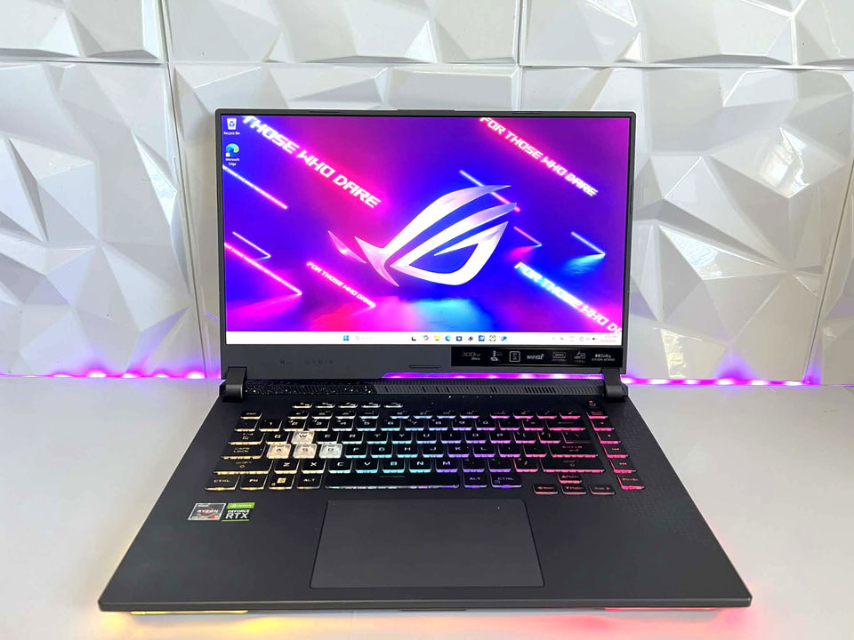 Asus Rog Strix G513 - Ryzen 9-6900HX - 32GB DDR5 - RTX 3070 Ti - 1TB SSD - 300Hz