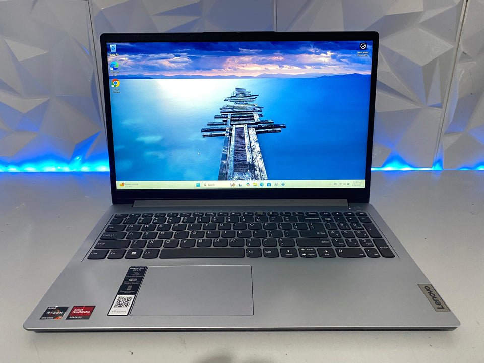 (FREE SHIP) Lenovo Ideapad Slim - R7-5700U - 16GB RAM - 512GB SSD - FHD - 100% Battery