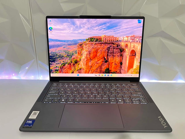 Lenovo Yoga Slim 7i G10 Aura Edition - Ultra 5 228V - 32GB RAM - 1TB SSD - OLED - 1Y WTY