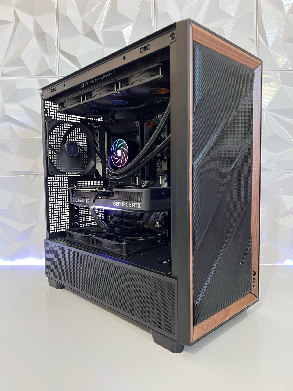 ANTEC WOOD PC - RTX 5090 - Ryzen 9-9950X3D - 64GB DDR5 - 2TB Samsung 990 Pro