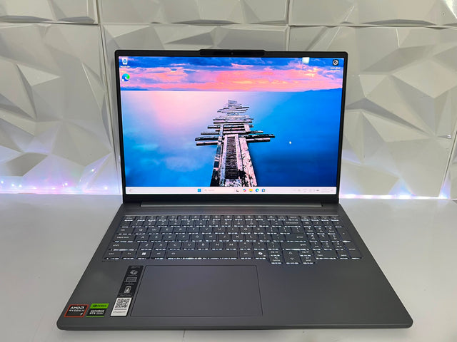 Lenovo Ideapad Pro 5 Gen 10 - Ryzen AI 7 - RTX 5050 - 32GB DDR5 - 1TB - 2.8K OLED 120Hz