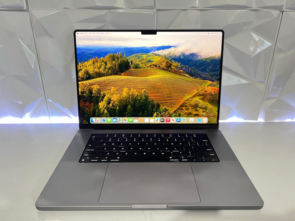 (FREE SHIP) MacBook Pro 16 M1 Max - 64GB RAM - 1TB SSD - 19 Battery Cycles - Original Box