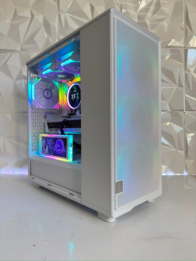 🔥TAX TIME🔥Fractal Design Epoch – RTX 5070 - Ryzen 7-9800X3D – 32GB CL28 - 1TB SSD