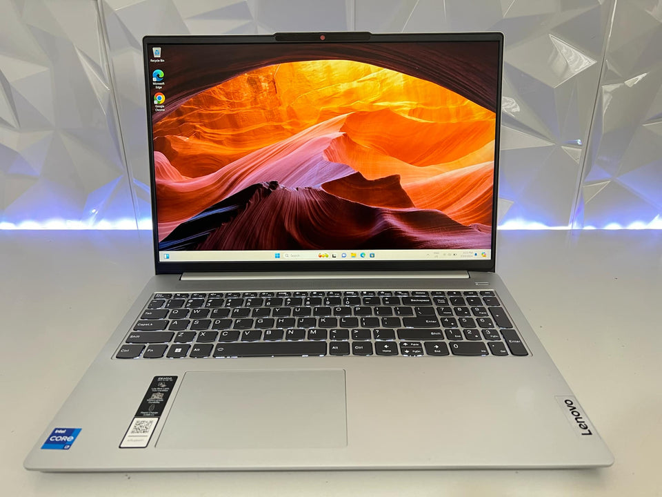 (Warranty 06/2026) Lenovo Slim 5 Laptop - Ultra 5-125H - 16GB DDR5 - 1TB SSD - OLED