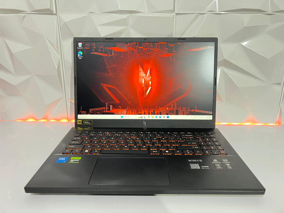 Acer Nitro V - Intel Core Ultra 5 210H - 32GB RAM - RTX 5050 8GB - 1TB SSD - 165Hz