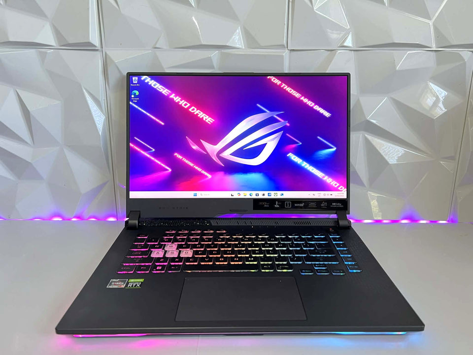 Asus Rog Strix G513 - Ryzen 9-6900HX - 32GB DDR5 - RTX 3070 Ti - 1TB SSD - 300Hz