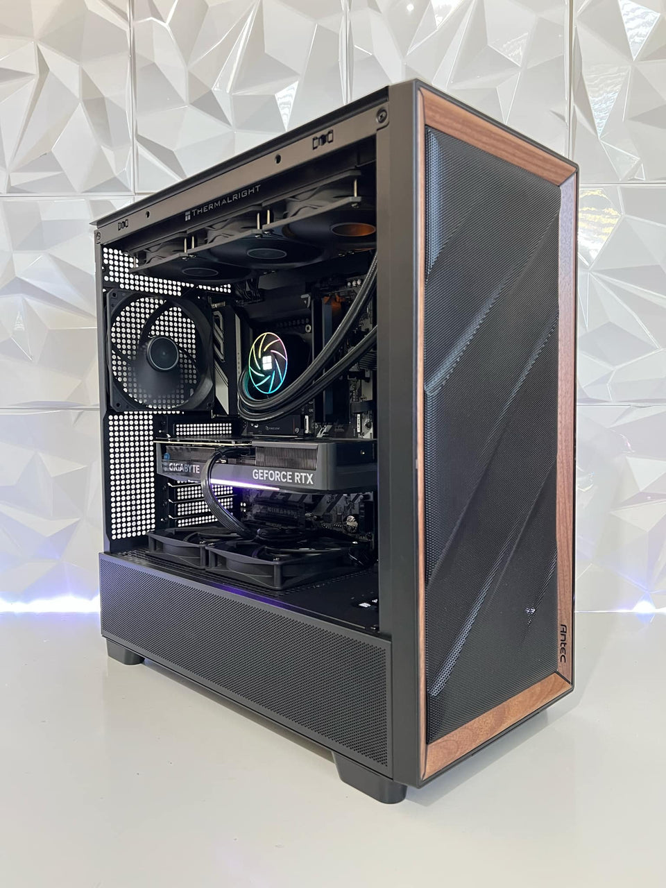 ANTEC WOOD PC - RTX 5090 - Ryzen 9-9950X3D - 64GB DDR5 - 2TB Samsung 990 Pro